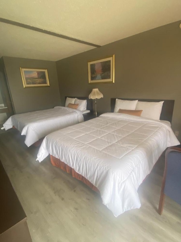 Paxton Inn Motel image 24