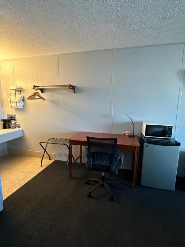 Paxton Inn Motel image 5